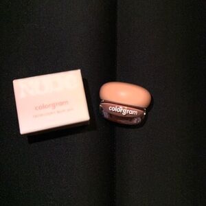 Colorgram Nude Blur Jam, a 2-in-1 lip and cheek cream Shade Warm Almond